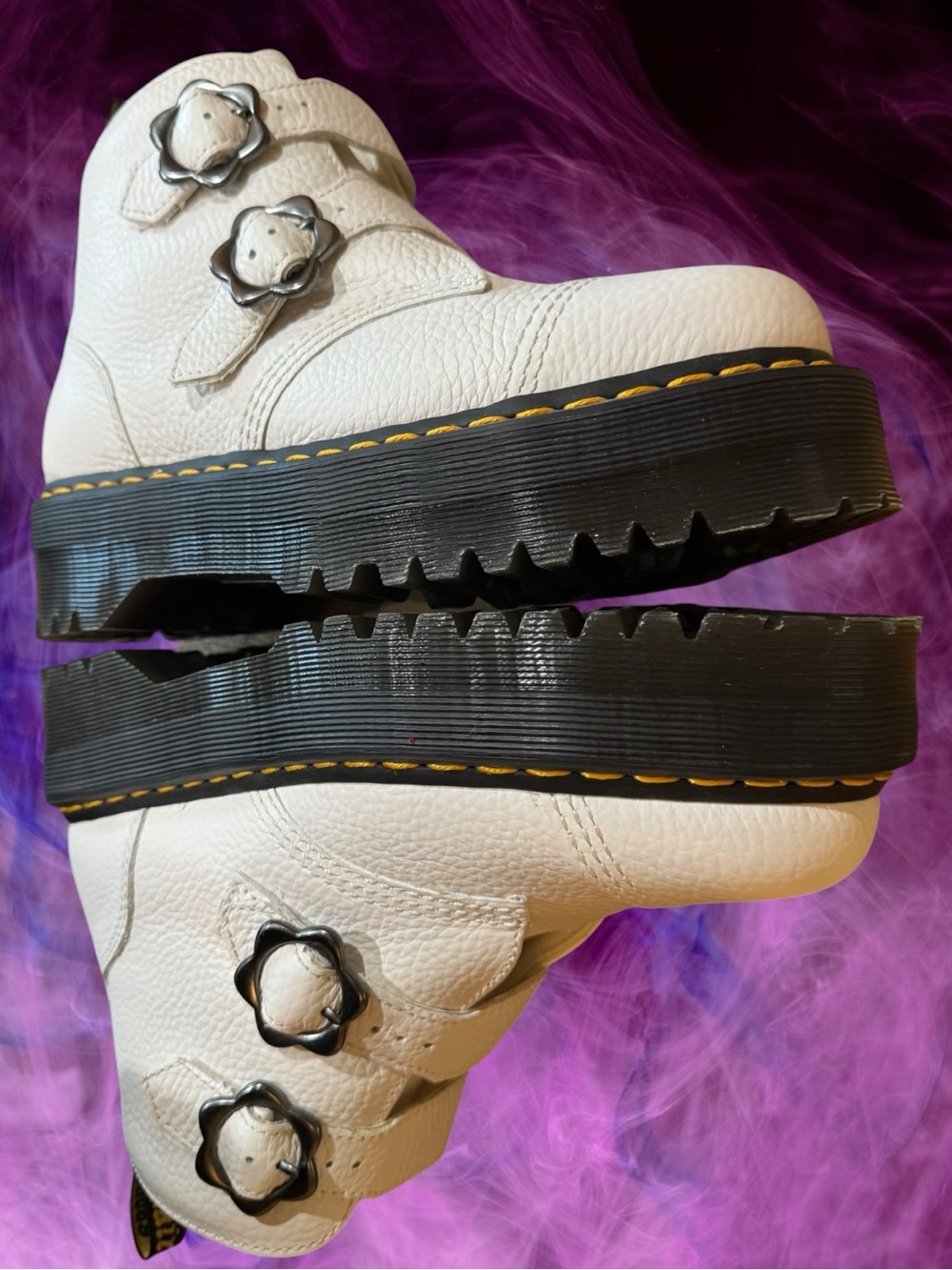 Dr. Martens Devon Flower Buckle White Pebbled Leather Platform Boots Sz 9 NEW - Picture 10 of 16